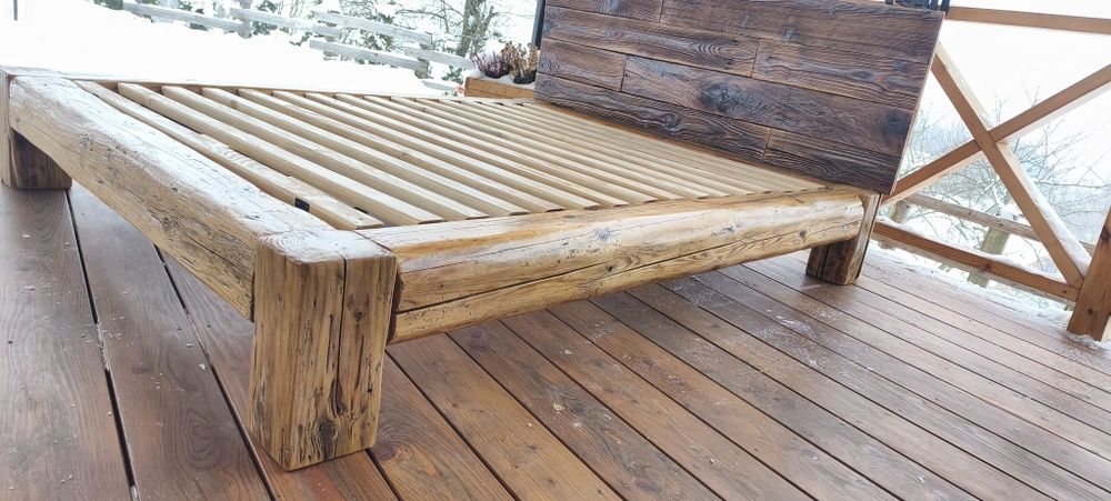 Łóżko ze starych bali drewnianych 160x200