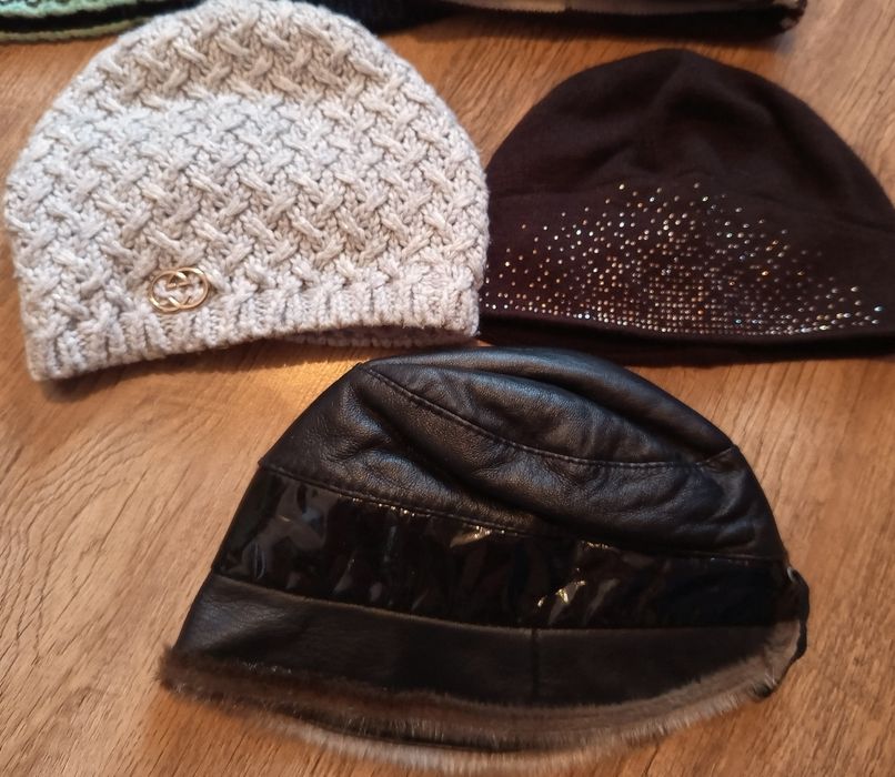 Шапки теплые разные, перчатки
