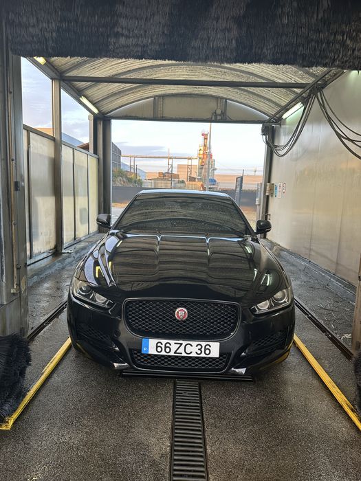Jaguar XE 2.0 D R-Sport Line (180cv) - Preto...
