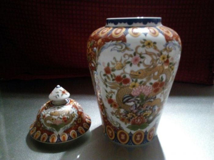 Pote de porcelana do Dragão