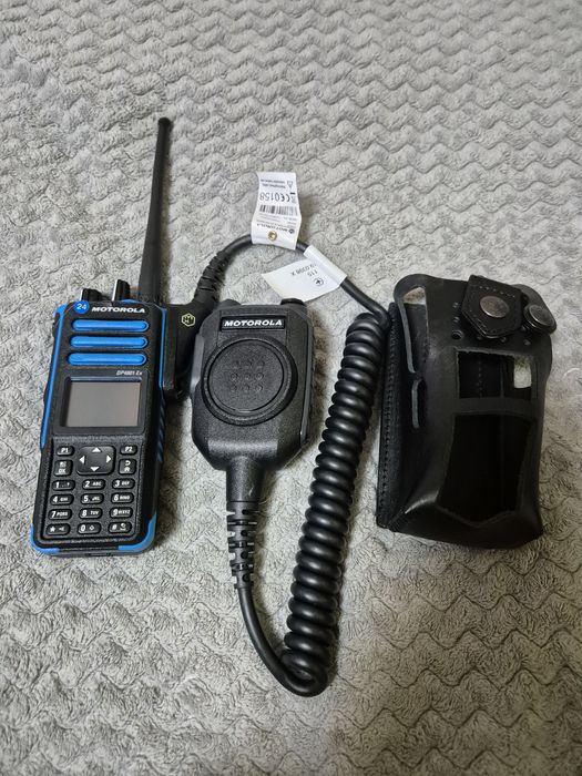 Radiotelefon MOTOROLA DP4801 + Mikrofonogłośnik MOTOROLA PMMN4094A