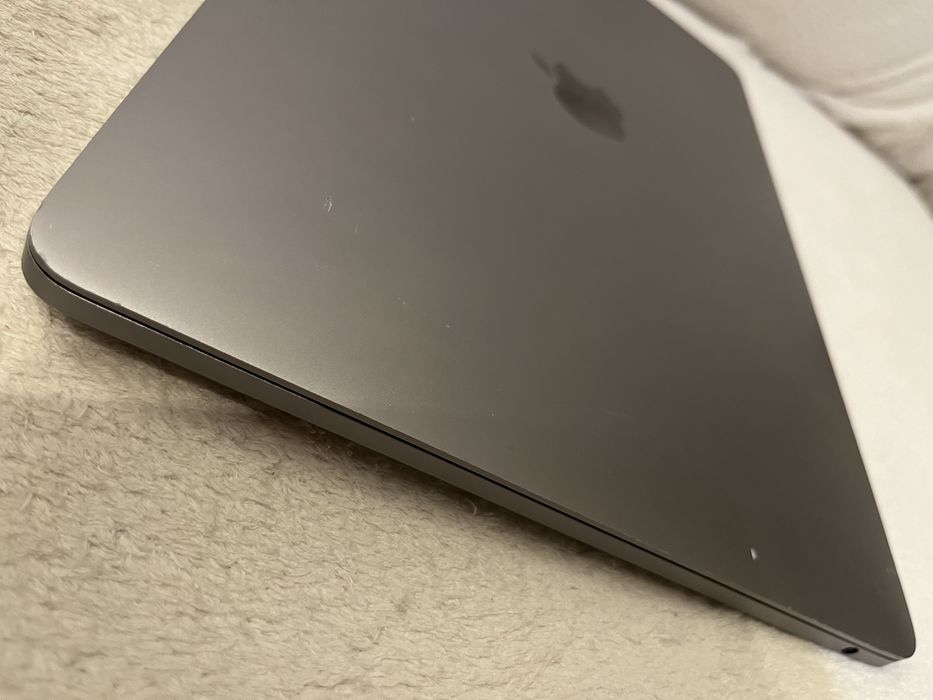 MacBook PRO (2018r) a1708 i5 8GB 128HDD  + case