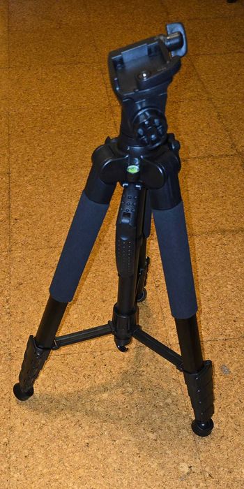 Câmera Nikon Coolpix P1000 + Tripé