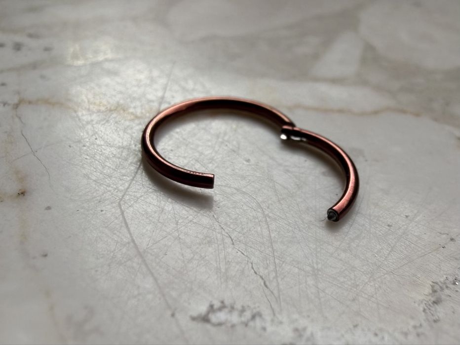 Unisex kolczyk 8 mm piercing 20 G kółko segment tytan
