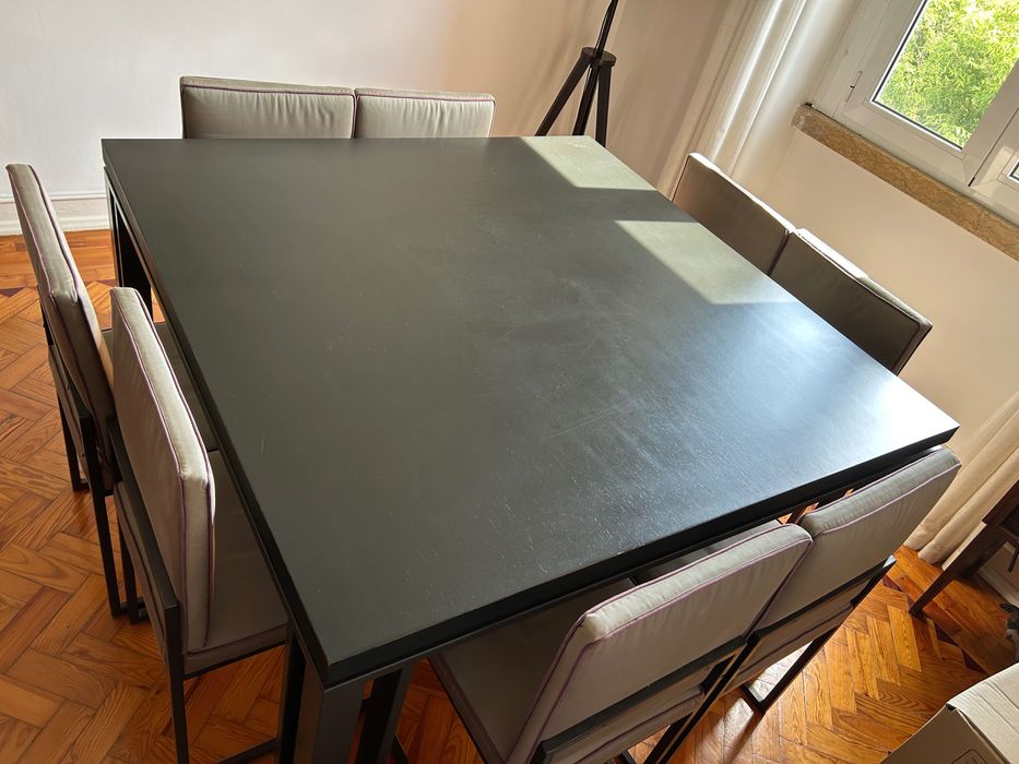 Mesa quadrada de jantar e 8 cadeiras