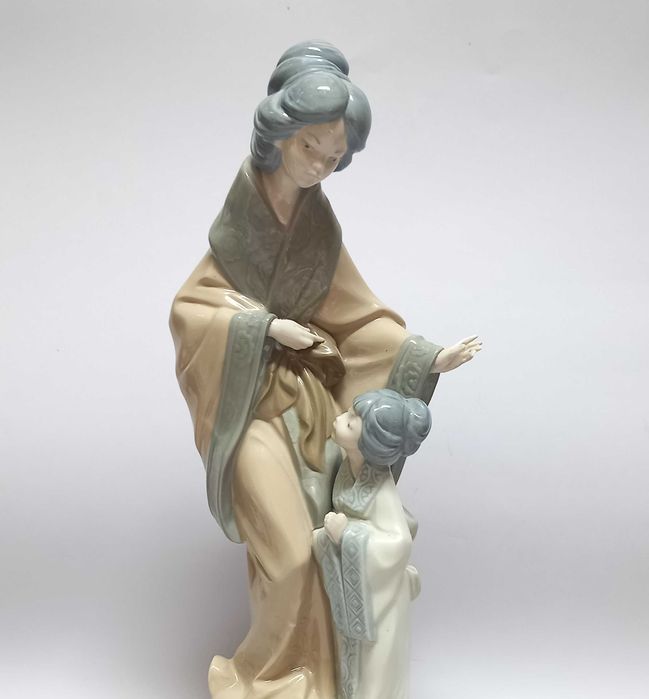 Macierzyństwo, gejsza z dziewczynką, figurka Nao, Hiszpania