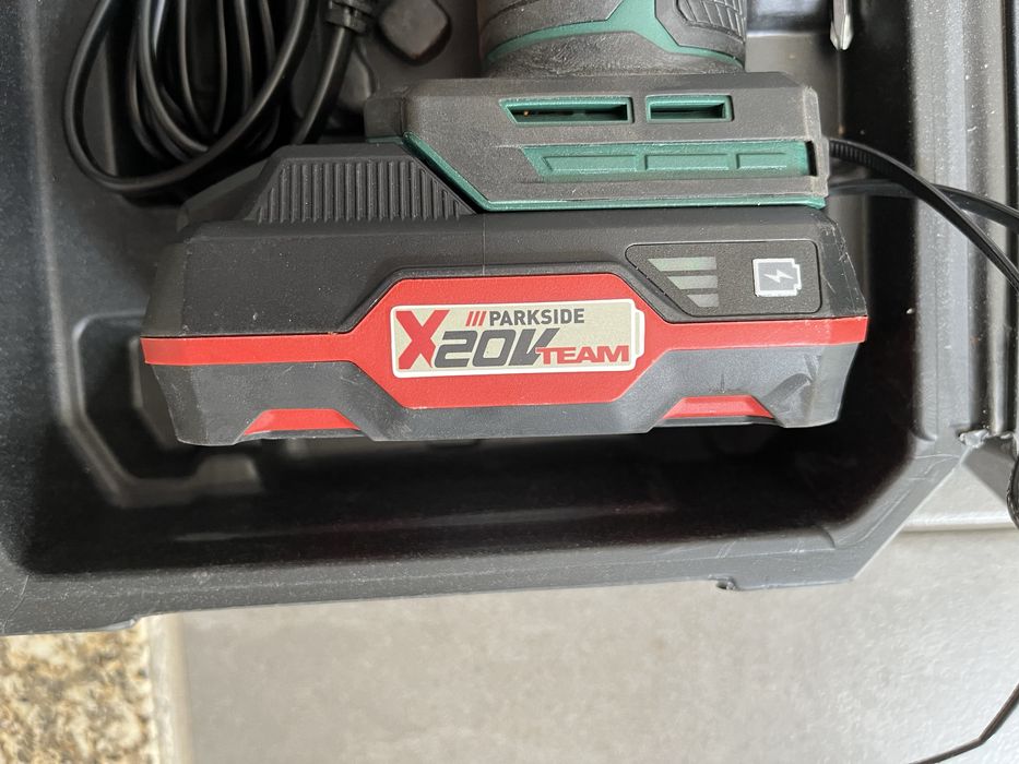 Tesoura de Poda com bateria