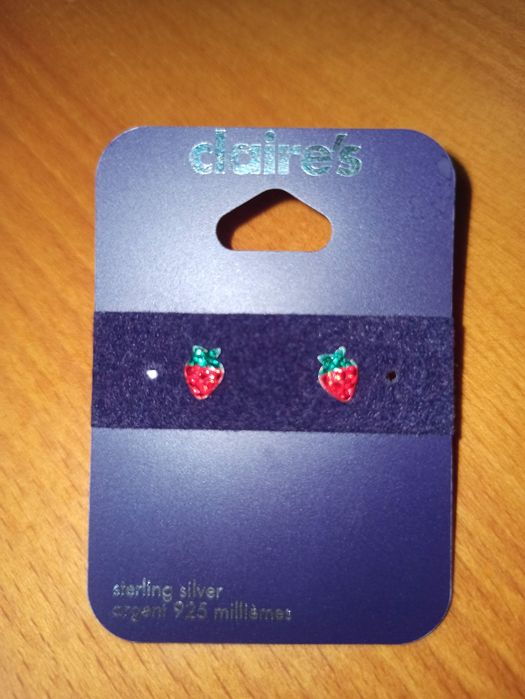 Brincos em prata de lei morangos- claire's NOVOS