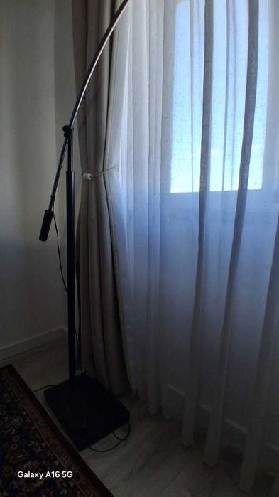 Candeeiro de pé em mármore, arco, preto Lindíssimo