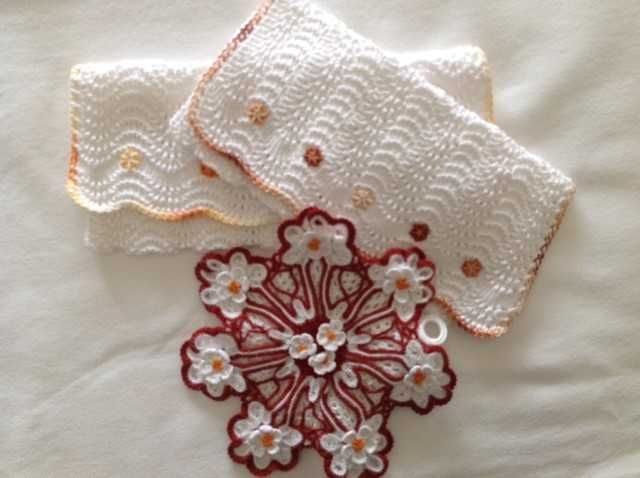 Em crochet. Sacas de guardanapo e pegas para bule de chá