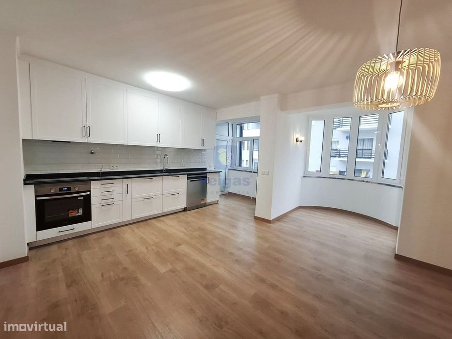Apartamento T3 totalmente remodelado para arrendamento nas Caldas da R
