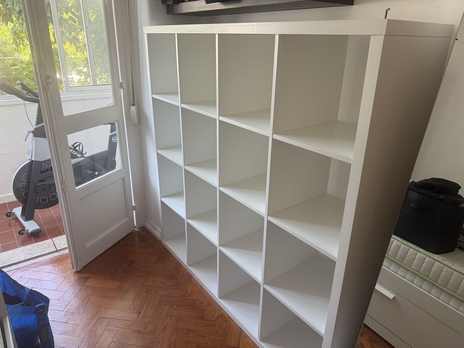 Estante IKEA branca