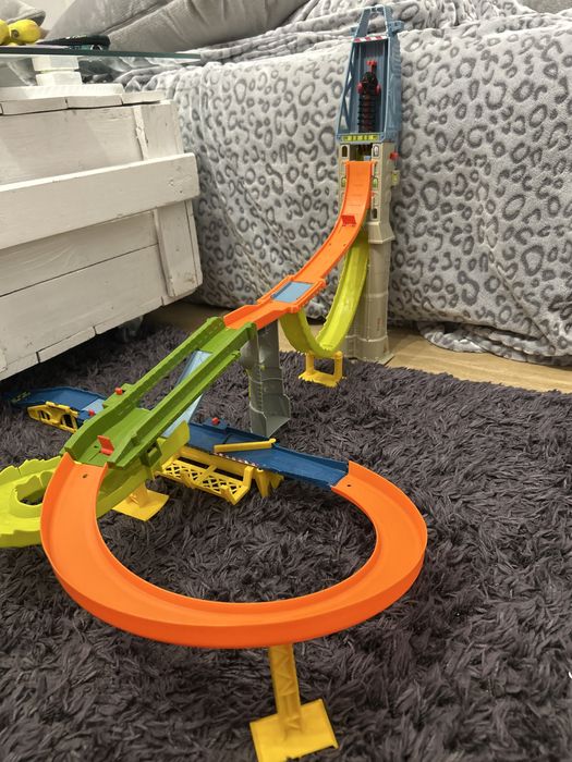 Tor Hot Wheels Oblężenie Mutantów