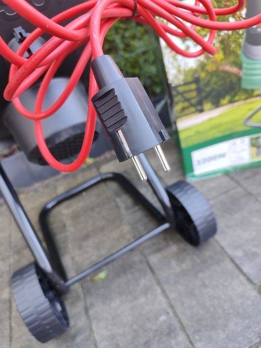 BOSCH AXT RAPID 2000 rozdrabniacz do gałęzi 2200W, 2024r