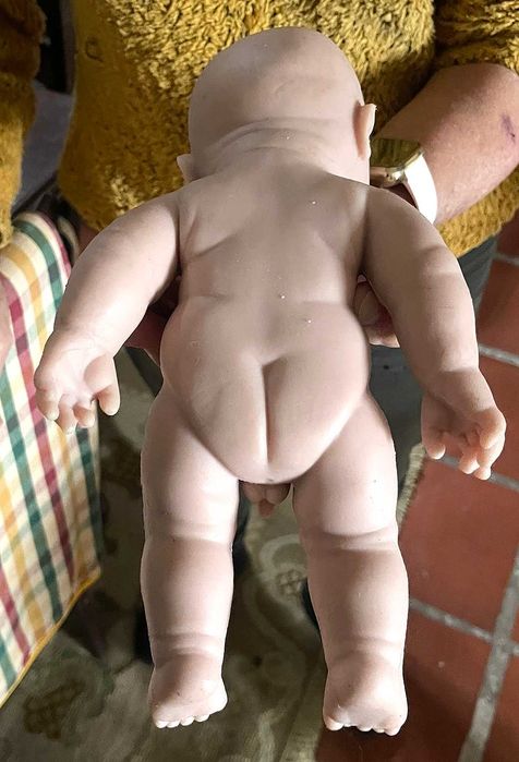 Bebé Reborn, com 30 cm e 1,100 Kg, Silicone sólido.