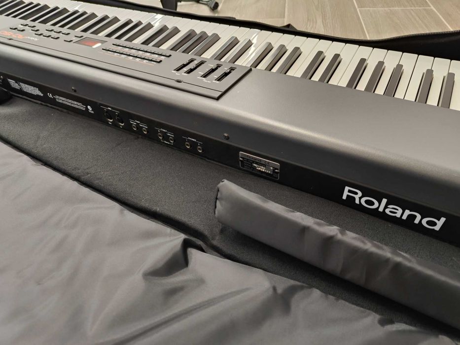 Vendo Roland RD 150 como novo