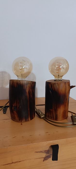 Candeeiro rústico madeira feito á mão.