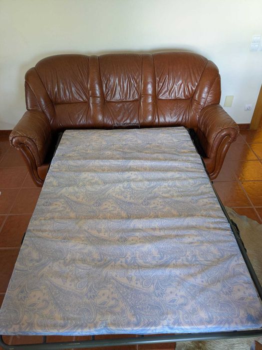 Conjunto de sofás em pele