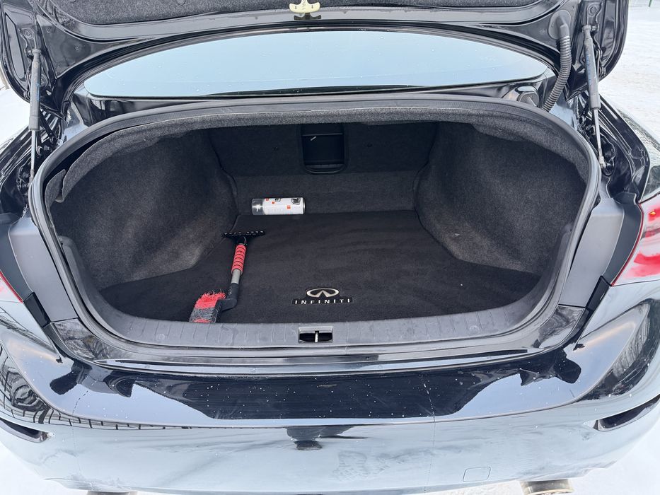 Продаю Инфинити Q50