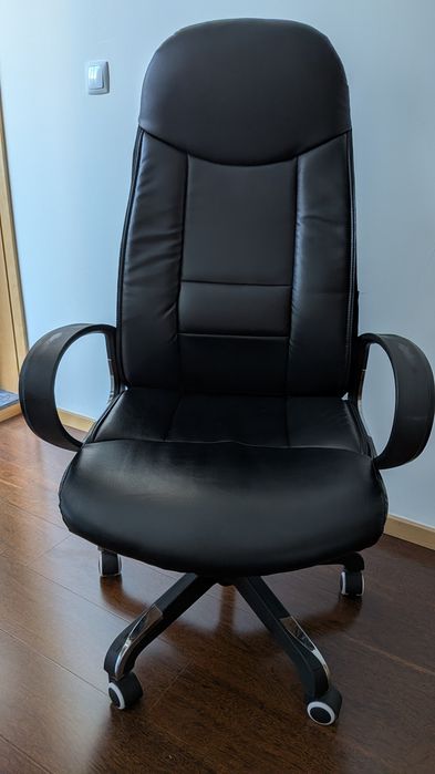 Cadeira de escritório ergonómica em pele sintética