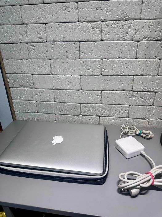 Apple Macbook pro 13 A 1502 intel i7 16 256