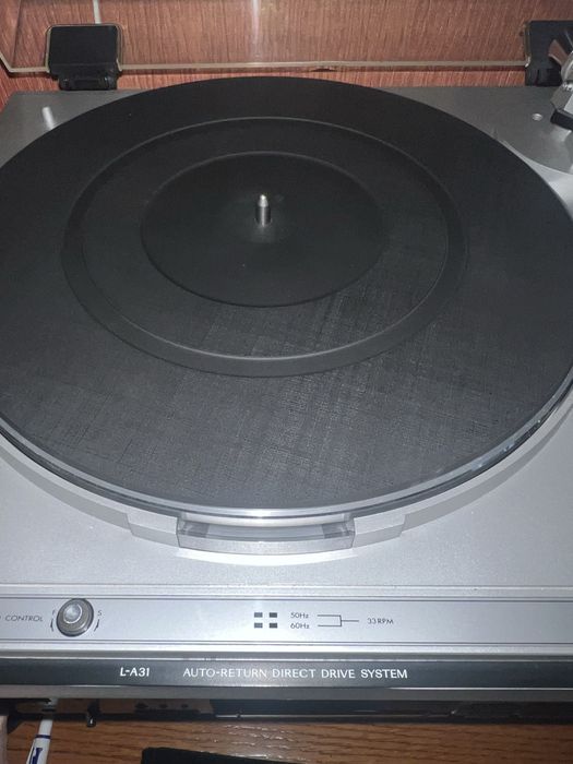 JVC L-A31 програвач вінілових платівок.