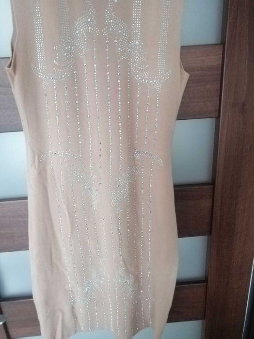 Sukienka na każdą okazję camel