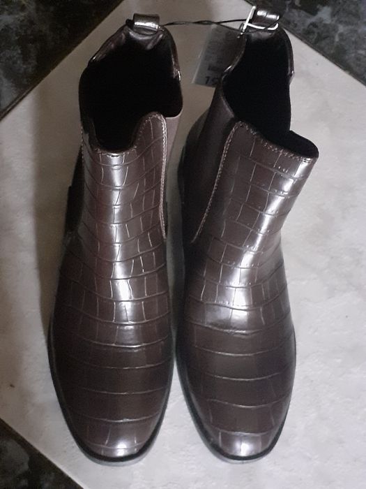 Botas castanhas novas c/etiqueta Lefties tamanho 37