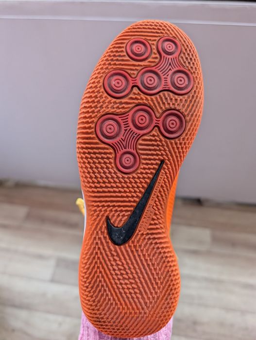 Pomarańczowo żółte Nike