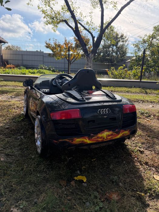 Дитячий електро автомобіль Audi R8