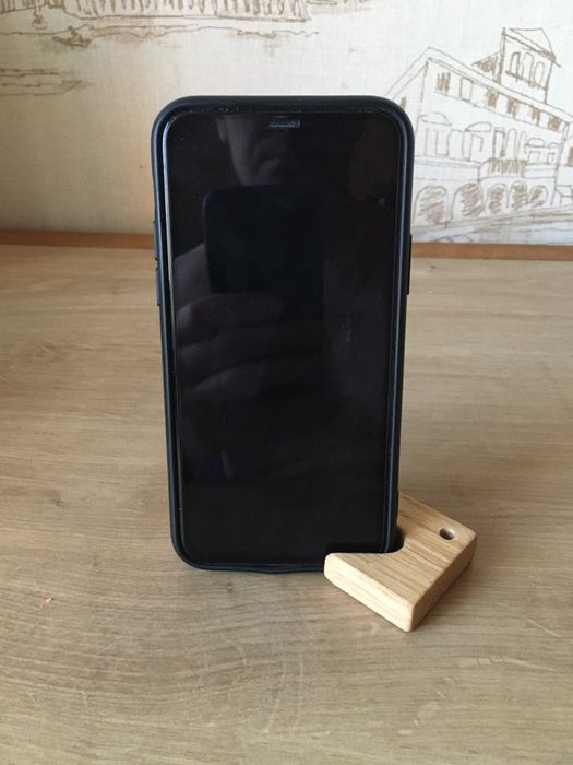 Підставка під телефон деревʼяна