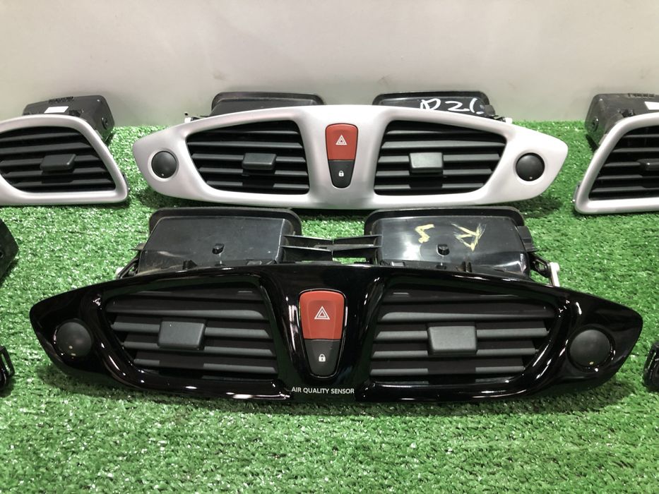 Дефлектор повітря салону Renault Scenic 3