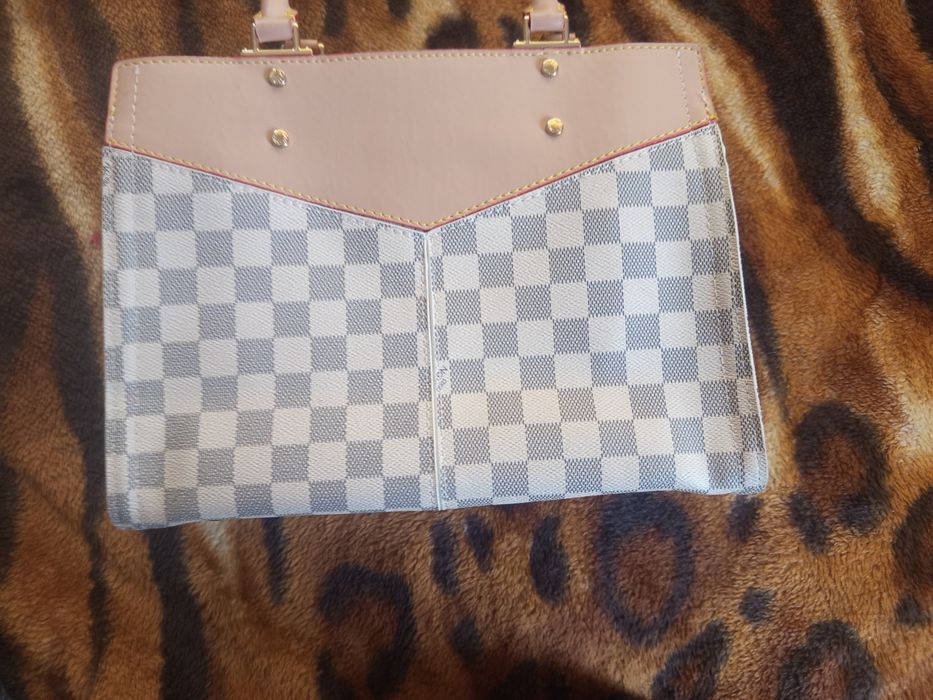 Сумка LOUIS VUITTON paris в ідельному стані орігінальна з бірками дефектув немає ціну придлагайте