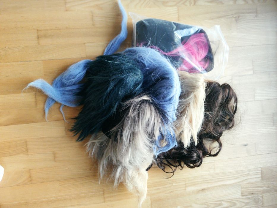 Peruki cosplay różne kolory
