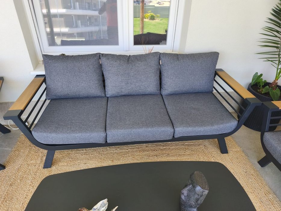 Vendo conjunto de sofás e mesa de exterior