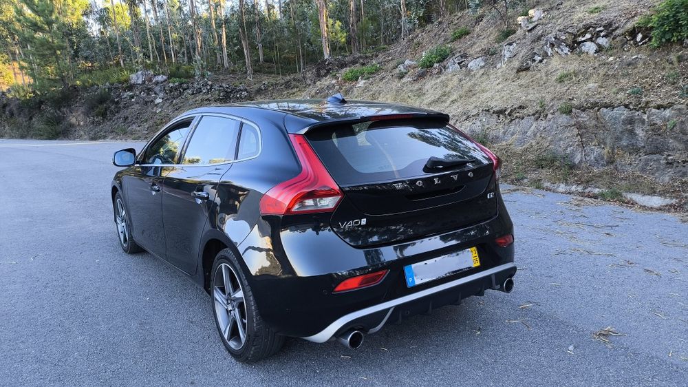Volvo V40 D2 1.6 R-DESIGN foto 2