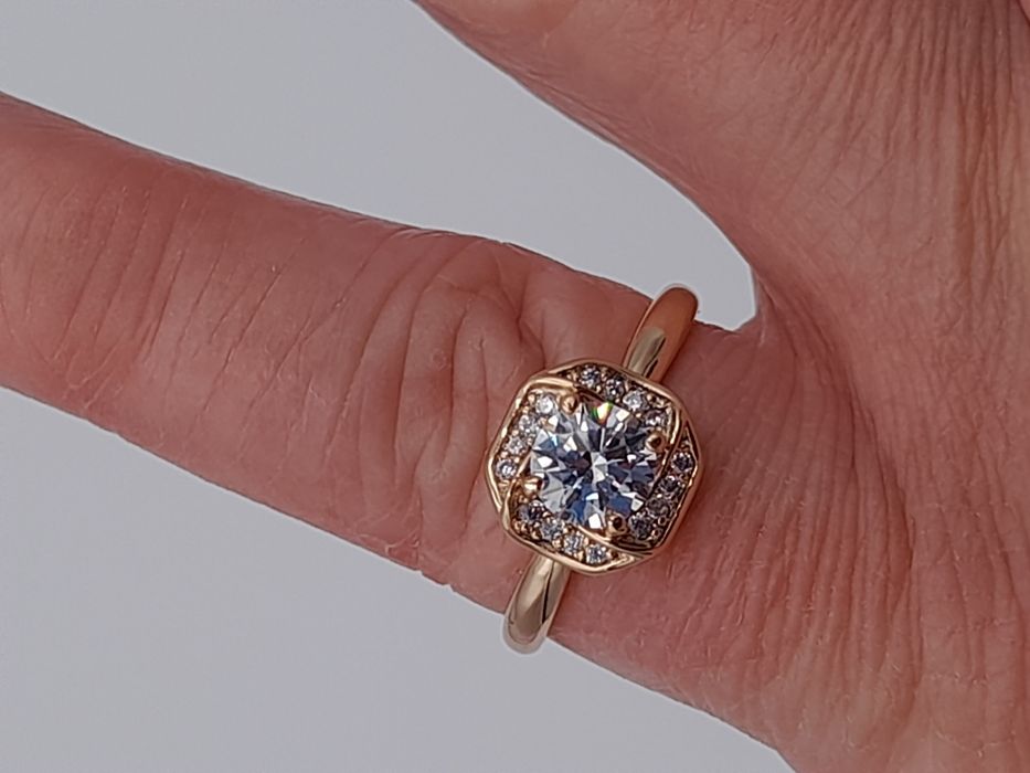 Pierścionek pozłacany Xuping cyrkonie Rozmiar 8