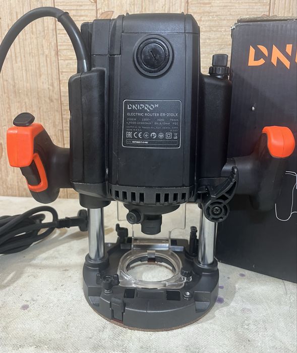 Dnipro-M ER-210LX Фрезер 2100Вт 12мм Комплект