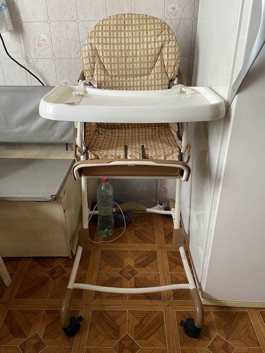 Столик для годування