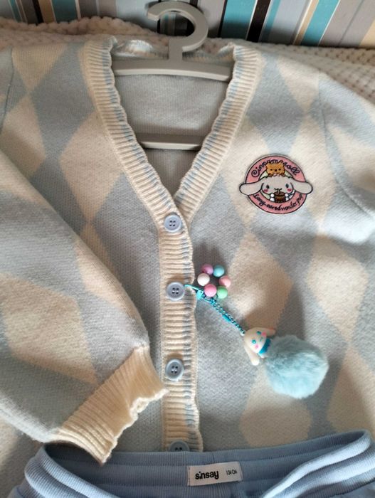 Zestaw komplet Cinnamoroll, spodnie , spódnica,sweter jasnoniebieski