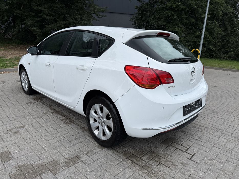 Opel Astra J 1.4 100 koni 2015r Lift
