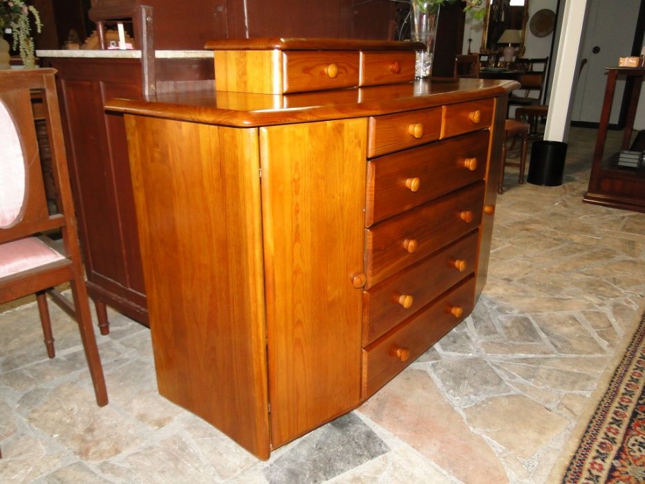 Aparador em madeira maciça de marca Cerne - óptimo estado e qualidade