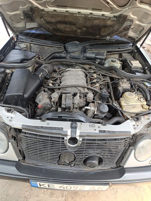 Мерседес w210 e 430 1999, m113, 4.3. Газ/бензин.