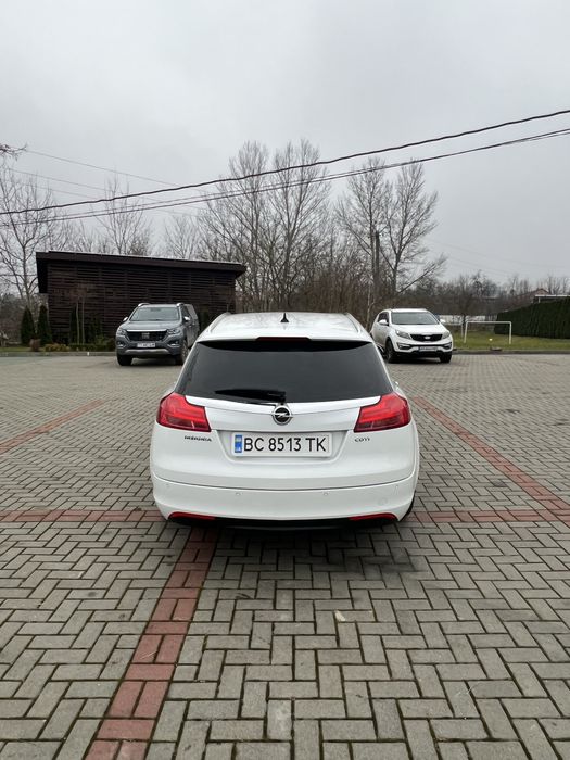 Продам опель інсігнія 2011 .