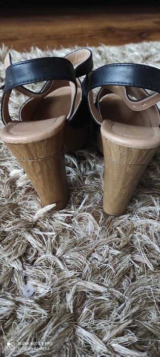 Sandały na wysokim słupku