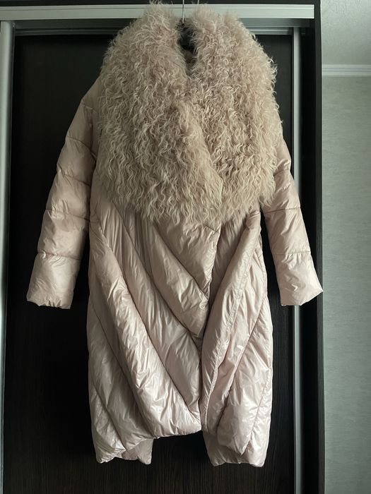 Зимнее пальто с мехом ламы р.М