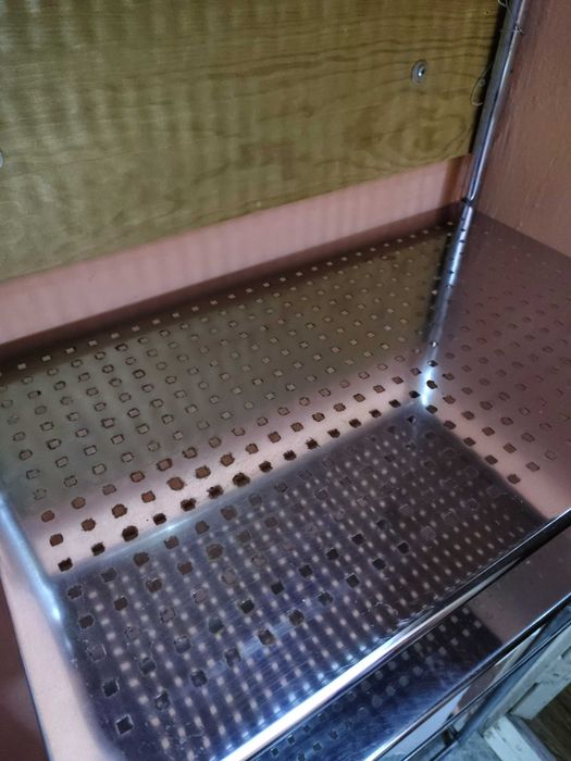 Етажерка стелаж металевий для ванної кімнати з кошиком для білизни