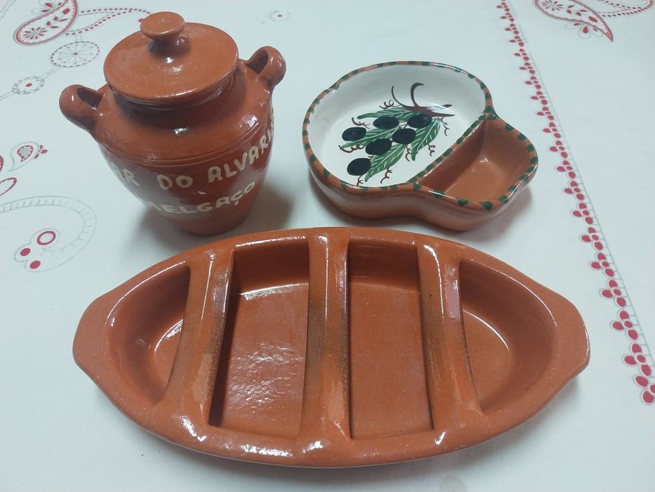 Varias peças em barro
