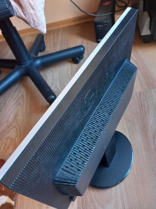 Монітори компьтерні  LG 19"