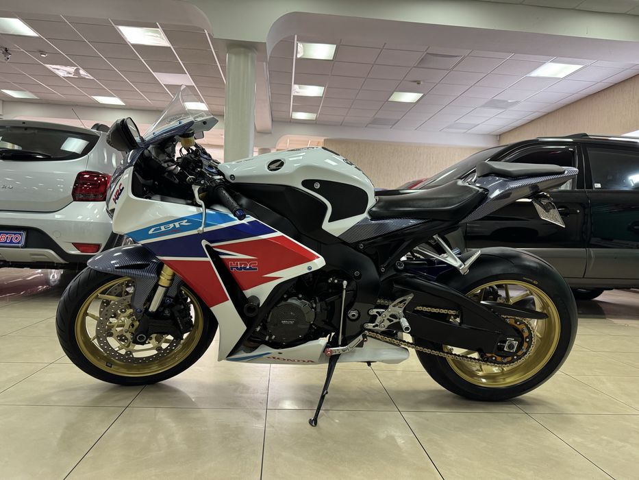 Honda CBR1000RR Fireblade 1.0i 16V 6МКПП 2014 р.в. (181 к.с.)
